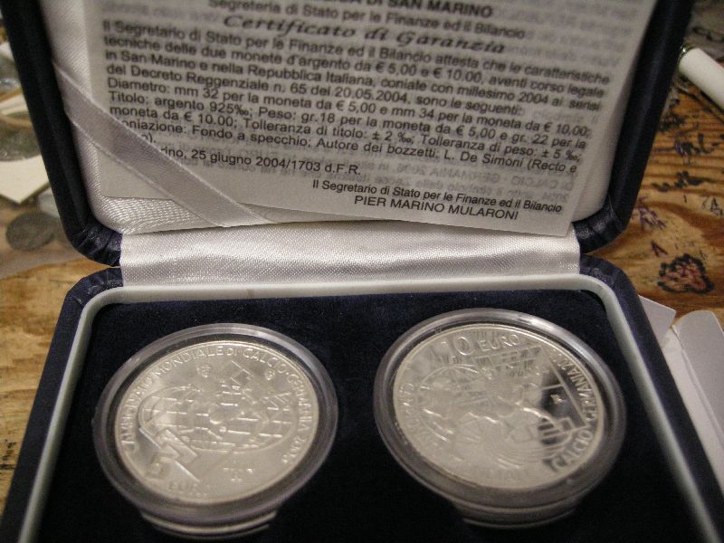 (afbeelding voor) 5 + 10 Euromunt San Marino 2004 in cassette